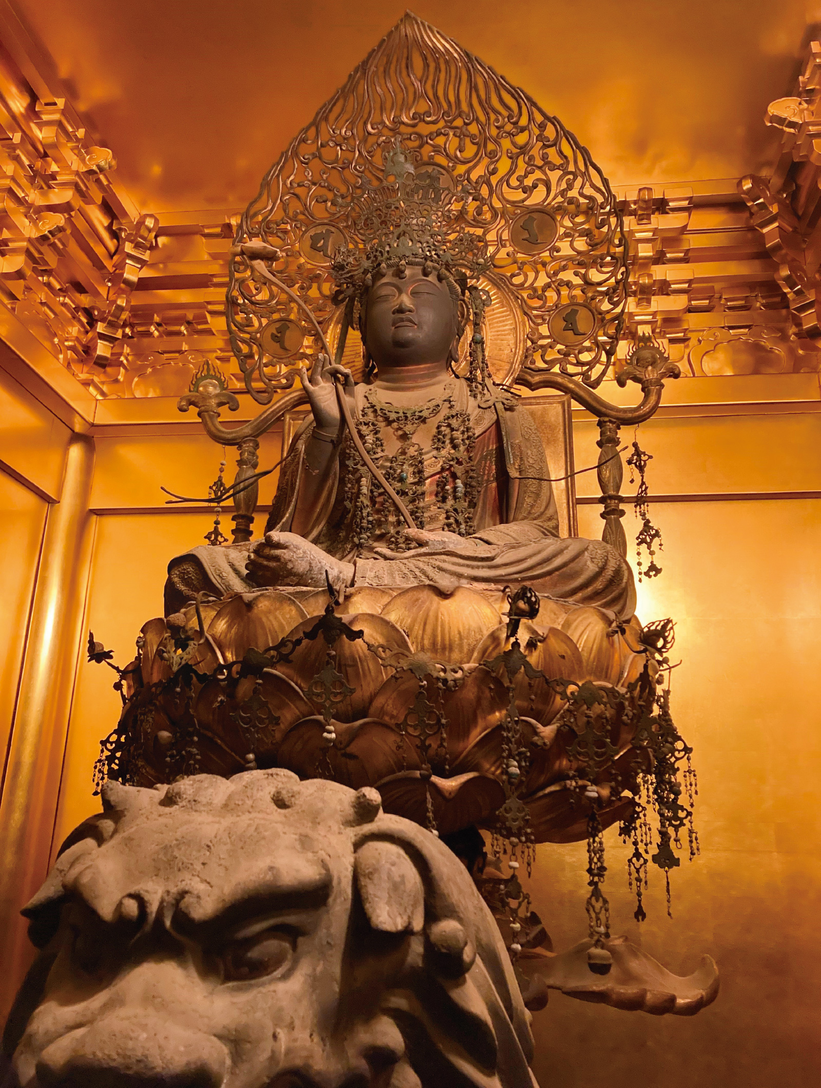 Statues en bois du bodhisattva Manjushri accompagné de son serviteur Sudhana et du roi Udayana
